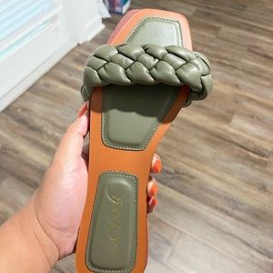 Flat braided leather sandal